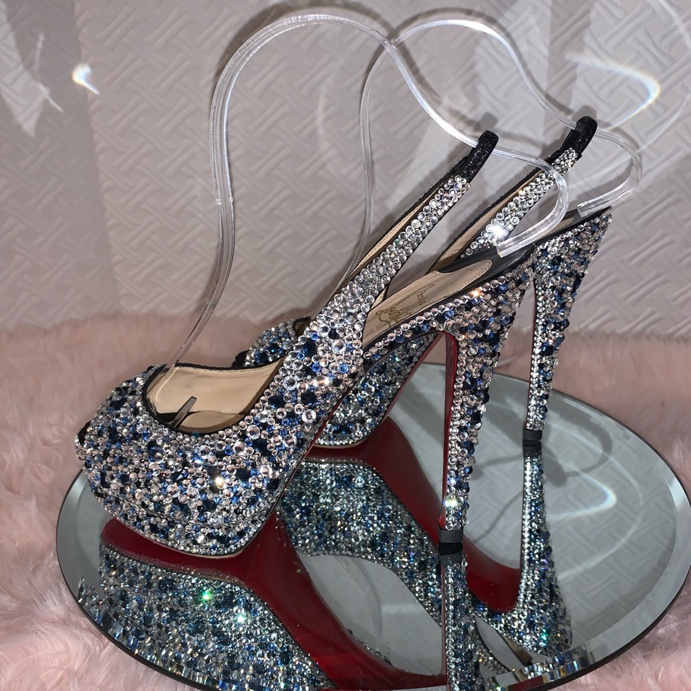 ⚡️SALE❤️Christian Louboutin No Privè So Private strass